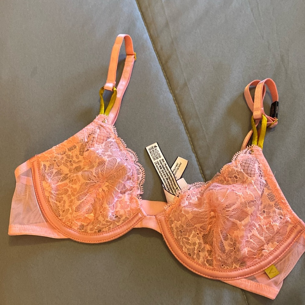 NWT Victoria Secret bra